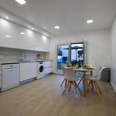 House Avseixal Desativado בית הארחה 3*