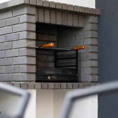 House Avseixal Desativado בית הארחה